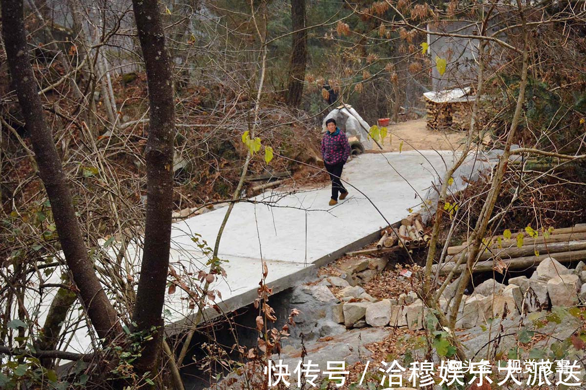 土锅灶|山村68岁大爷行动不便,老伴在家做美食,全给儿媳妇吃