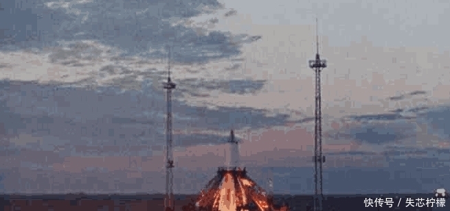 陷入|在苏联解体后，此国陷入贫穷的状况，可却因迁都而致富