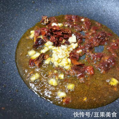 宫爆鸡丁|宫爆鸡丁简单版这样做,隔壁小孩都馋哭了