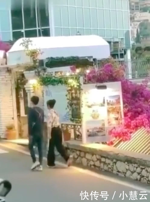 杨紫摸王俊凯脸被粉丝痛骂,当事人澄清:正常互动不要过分解读!