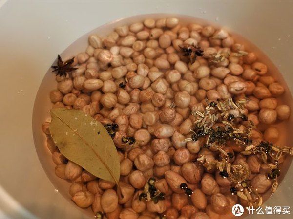 教你炒五香花生米的窍门,炒出来的花生米酥脆无比,越嚼越香