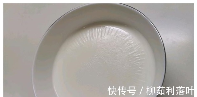 草莓|何炅老师的同款双皮奶,食材简单,做法也很容易,看一遍就能学会!