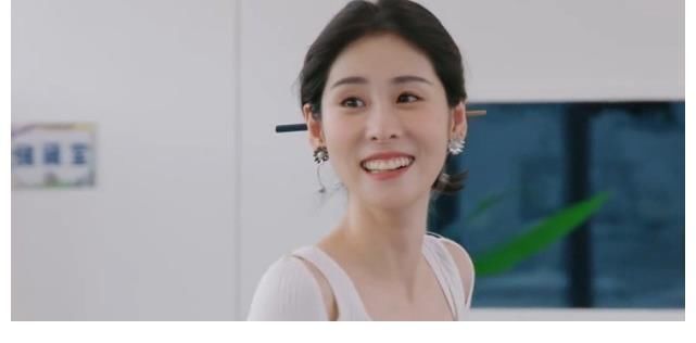 姐妹花|金晨不講衛生？用餐廳的筷子簪發，黃曉明態度讓人不由得羨慕baby