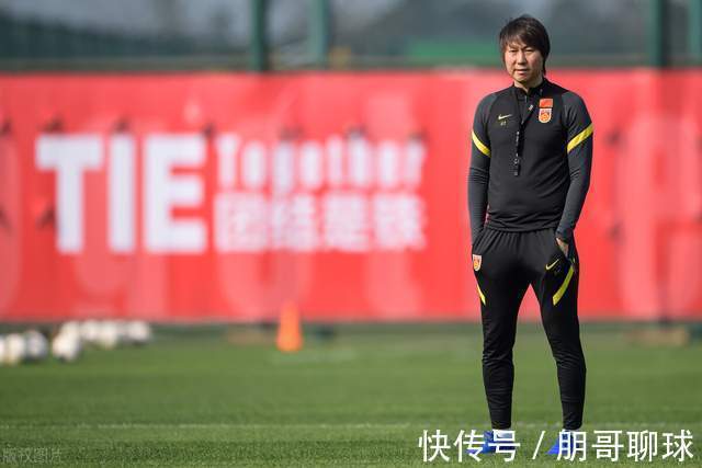上半场|国足战平澳大利亚:李铁是完全拼了,才上的4名归化球员?