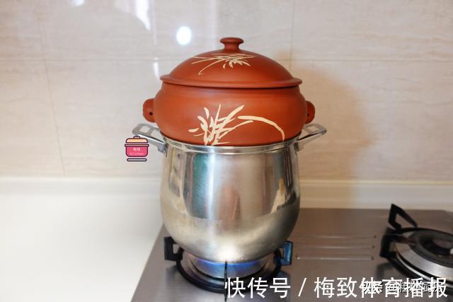 汽锅|炖鸡汤，鸡肉焯不焯水？记住这3点，鸡汤味浓不油腻，鸡肉不发柴