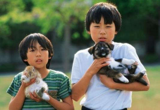 医院|梳头发现''小米粒'',宝爸急忙带女儿去医院,医生:还好来得及时