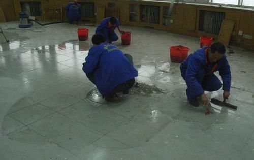 地面瓷砖变脏影响美观?牢记5种清洁方法,让瓷砖整洁如初