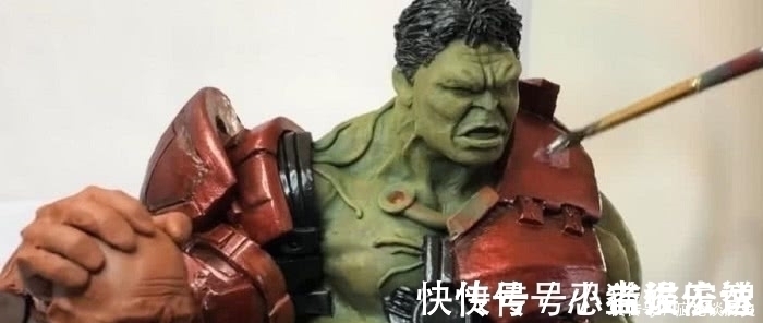 无敌浩克|浩克自制手办:手拿灭霸头颅,装备振金手臂,无敌浩克无疑了