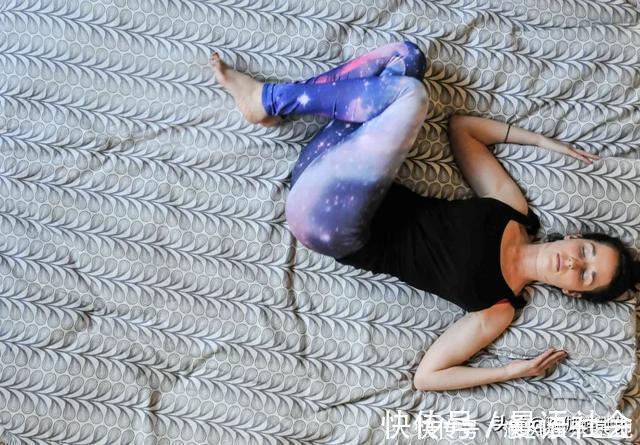 垫面|每天练习这样一套床上瑜伽,千年老腰再也不痛了