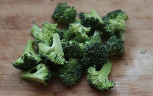 西兰花怎么做才更好吃？教你好方法，做好后色香味俱全，特别抢手！