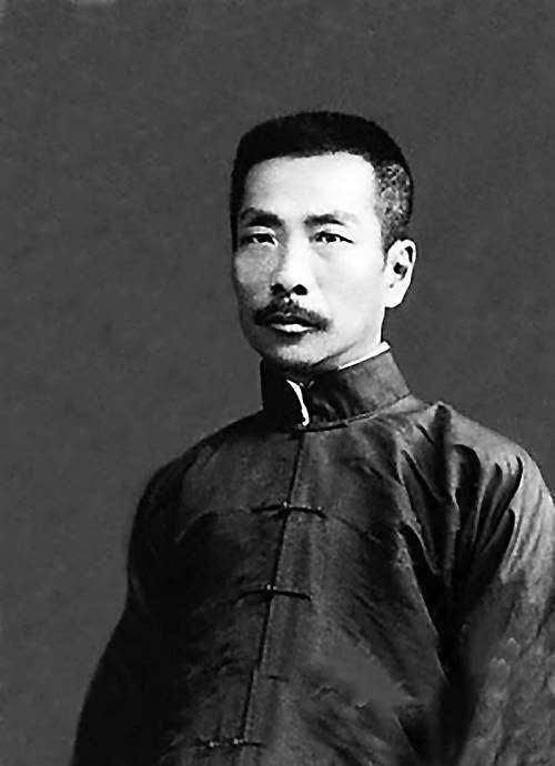 郭沫若@鲁迅说过:“远看一条狗,近看是郭沫若”吗?两人关系究竟如何?