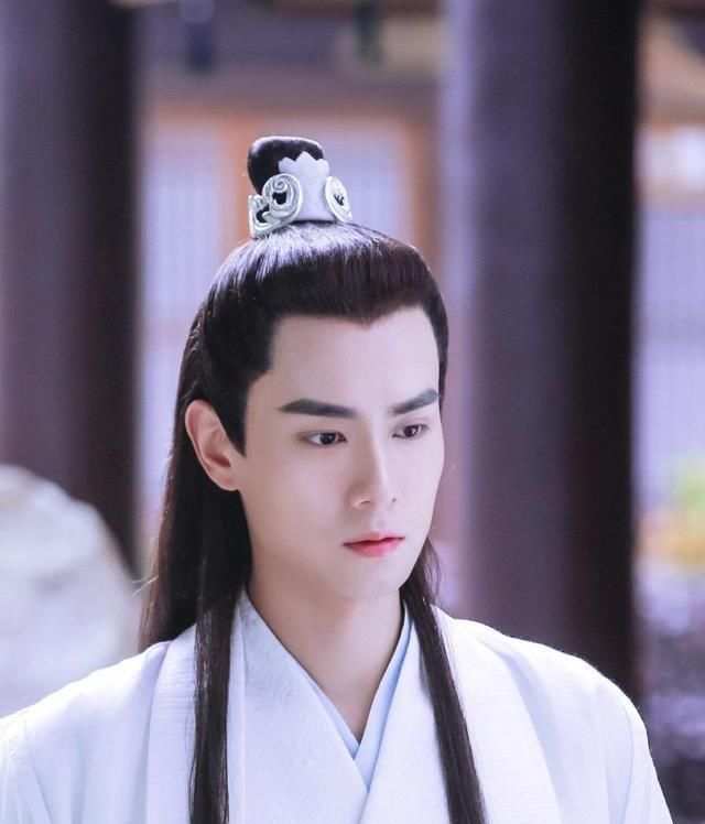 天官赐福|《天官赐福》真人版登热搜，演员再次引起热议，粉丝：房子要塌了