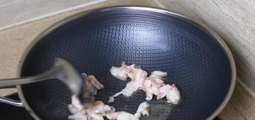  难怪饭店做的辣椒炒肉那么好吃，原来大厨都是这样炒的，先收藏了