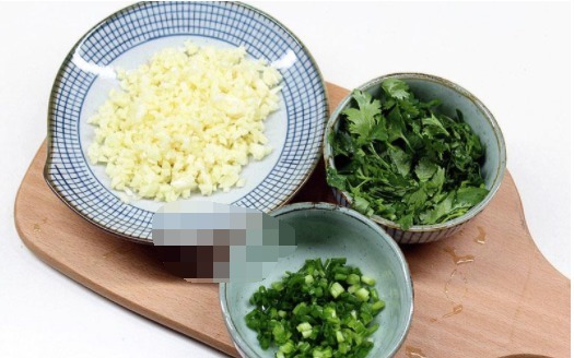 蒸着吃的花蛤更鲜美,几块钱一大盘,夏天就爱这口