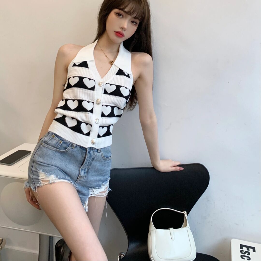 短裙|齐刘海小姐姐, 黑白马甲配牛仔短裙, 梦回青春年华