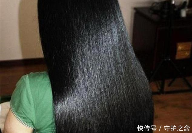 洗头|两天不洗头就油哄哄发痒,往水里扔点“它”5天不洗也柔顺!