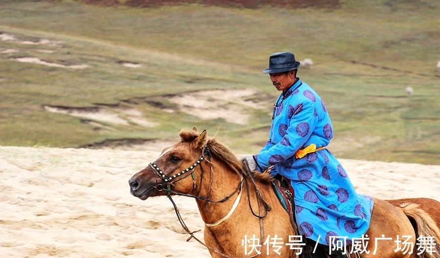 日落|中秋节在乌兰布统敖包吐后山，拍摄骆驼冲沙，遇见美丽的晚霞