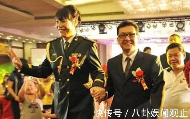 徐庆华|女篮中锋郑海霞享正师级待遇,54岁月薪过万,双腿变形仍独自奔波