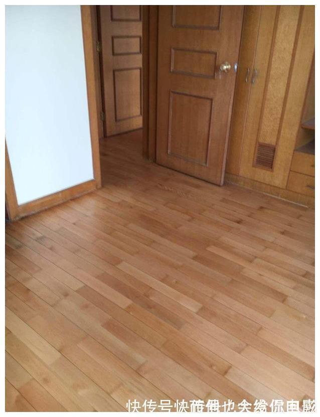 玻璃|不用铺木地板,在屋里装玻璃地板,好看还整洁,真方便