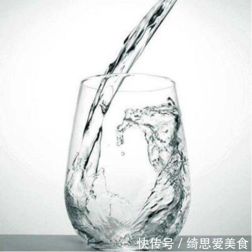 千滚水|隔夜水和千滚水并不致癌,真正致癌的是这种“水”,每天都会喝