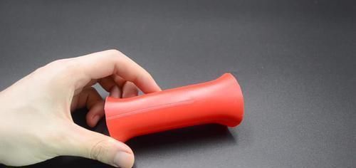 空洗衣液瓶子别扔了,改造一下,秒变塑料袋防勒手神器,太实用了