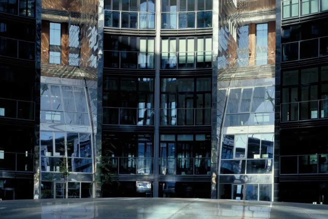 努维尔|有里又有面,千变万化的油罐筒仓