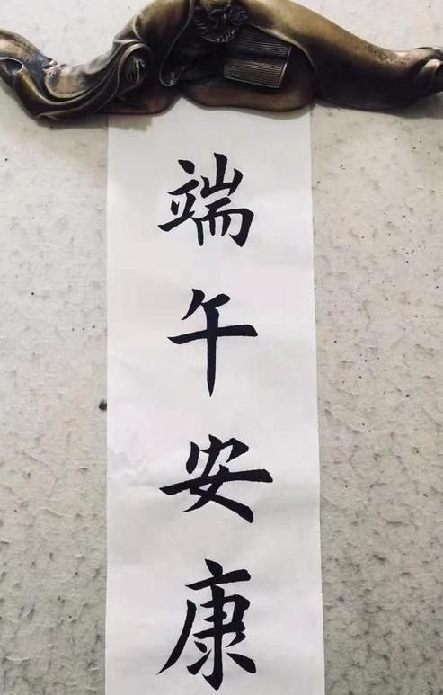 美女!90后美女被父亲打着去练字,欧楷牛气逼人专家这不是书法