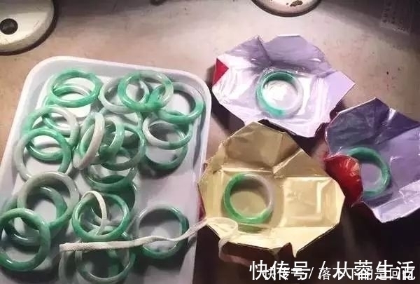 富二代@奇闻:半月没人问的原石,富二代顺手拿下,切开全场不淡定