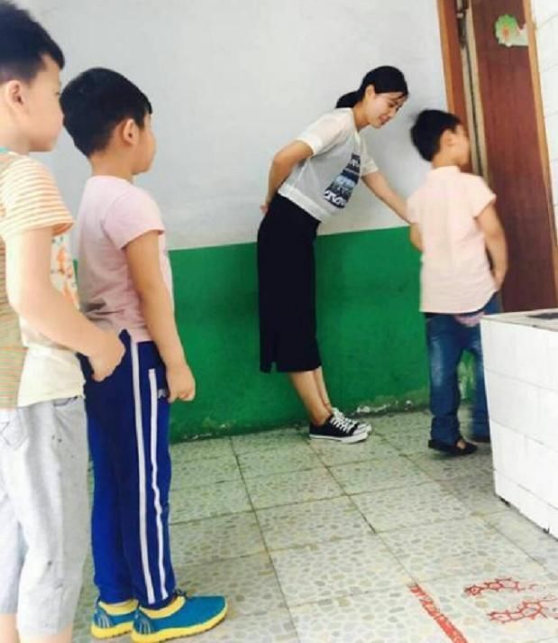 如厕|“为啥孩子不愿在幼儿园拉臭臭”?家长别不当回事,压力让娃焦虑