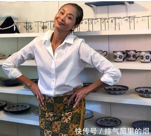 圆领衫 一位60岁的日本奶奶凭穿搭火了,穿衣简单又日常,气质不输年龄!