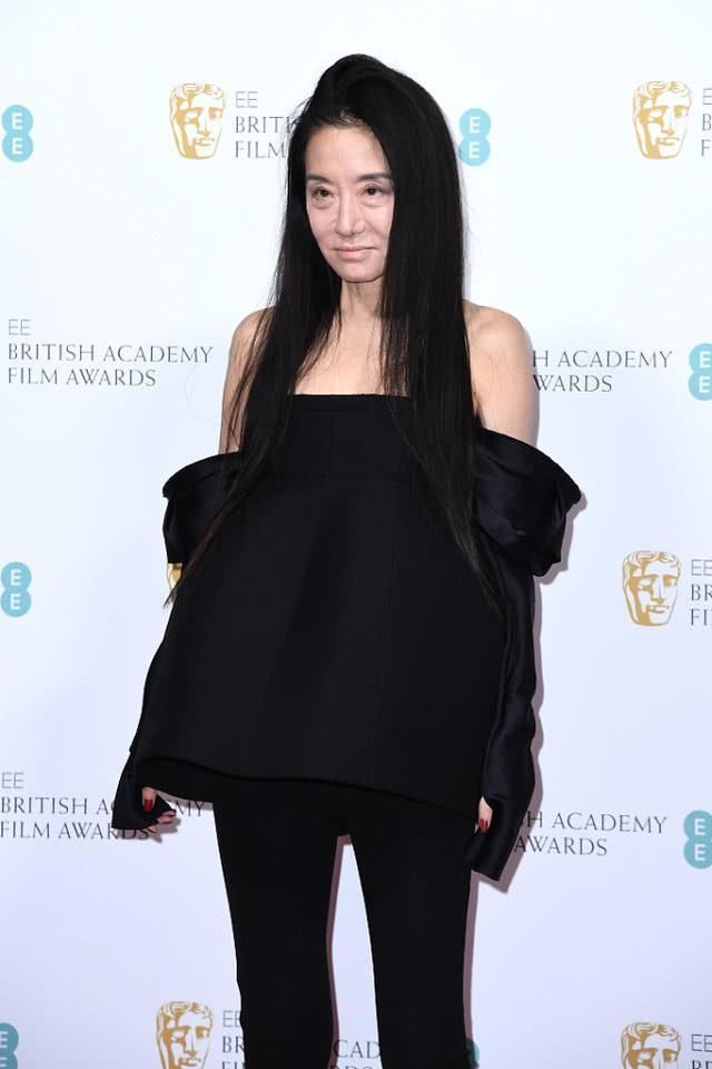 拥有|70岁的脸却拥有20岁身材,坐拥几十亿家产,被称“中国最豪奶奶”