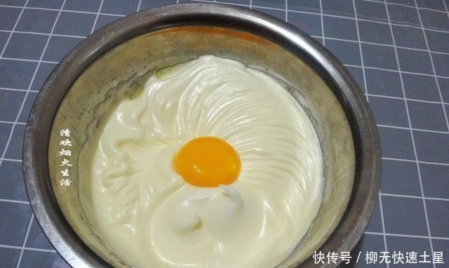 这个蛋糕材料简单,容易成功,鸡蛋口味香浓