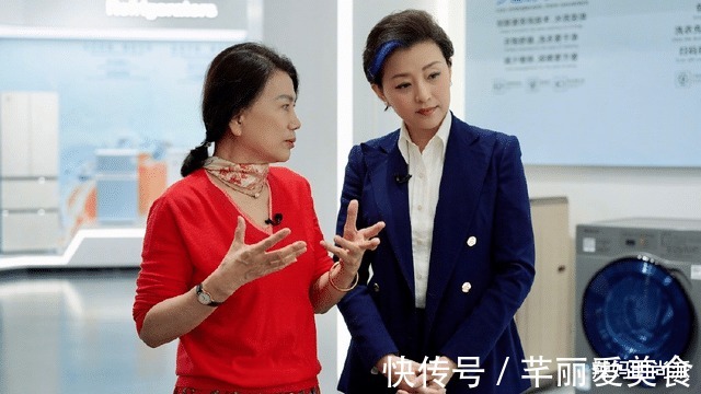 头发|董明珠难得好好穿,一身红色穿搭气场十足,却被杨澜头发抢了镜