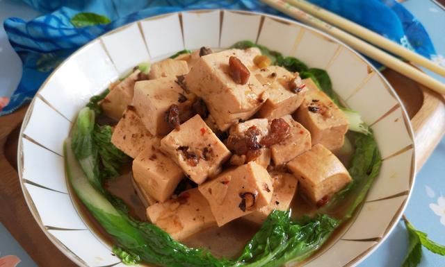 炖豆腐时加入它，美味又下饭，一上桌就被抢光了！
