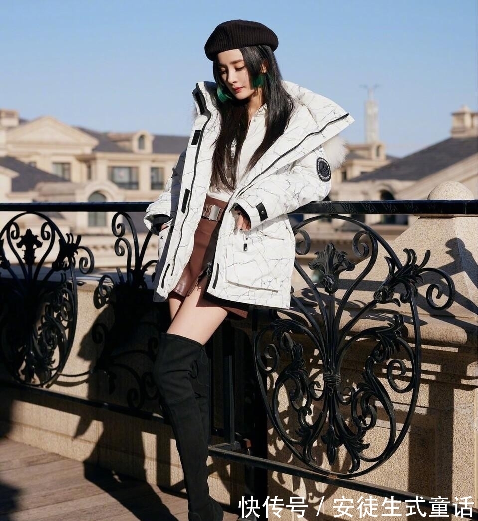 时髦 穿羽绒服别配长裤了,换成裙子时髦又精致,甜美女生都这么穿