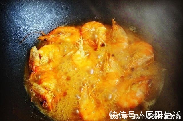 天冷了,三餐都要认真做,晒下我家的晚餐,两口人的餐桌,温暖!