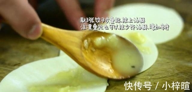 清香|葱油饼这做法火了,不揉面不烫面,清香酥脆,放上3天也不会硬