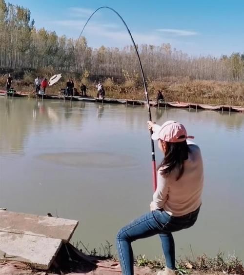 户外钓鱼,为什么看不到“女钓友”呢晒黑只是其一,它才是关键