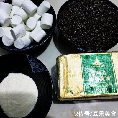 配着这盘棉花糖芝麻糖,米饭可以吃三大碗