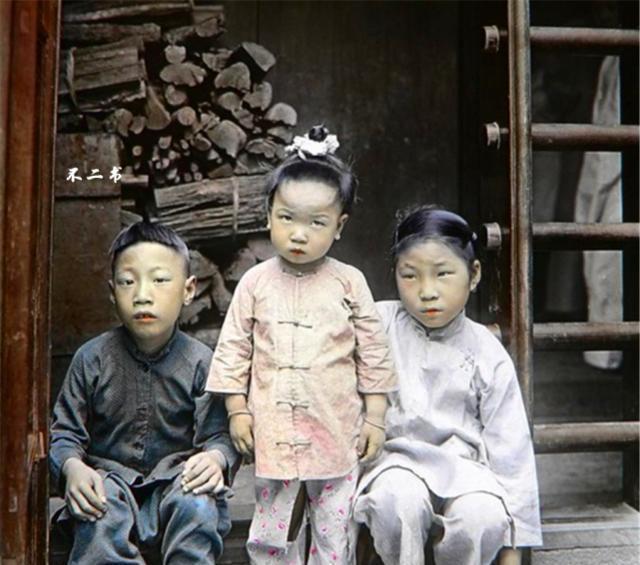 照片拍摄于清末|清末上色老照片镜头下貌美如花的宫女、难民儿童衣不蔽体
