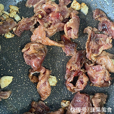 洋葱|想要滋补养颜补气血，一定要喝一碗牛肉杏鲍菇