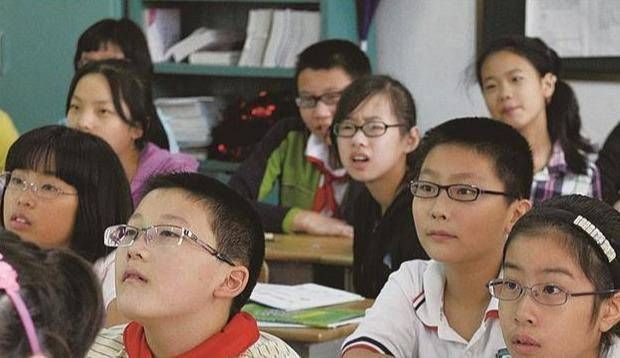 四年级|妈妈深夜在家长群里发了条消息,老师回复四个字,家长们乱作一团