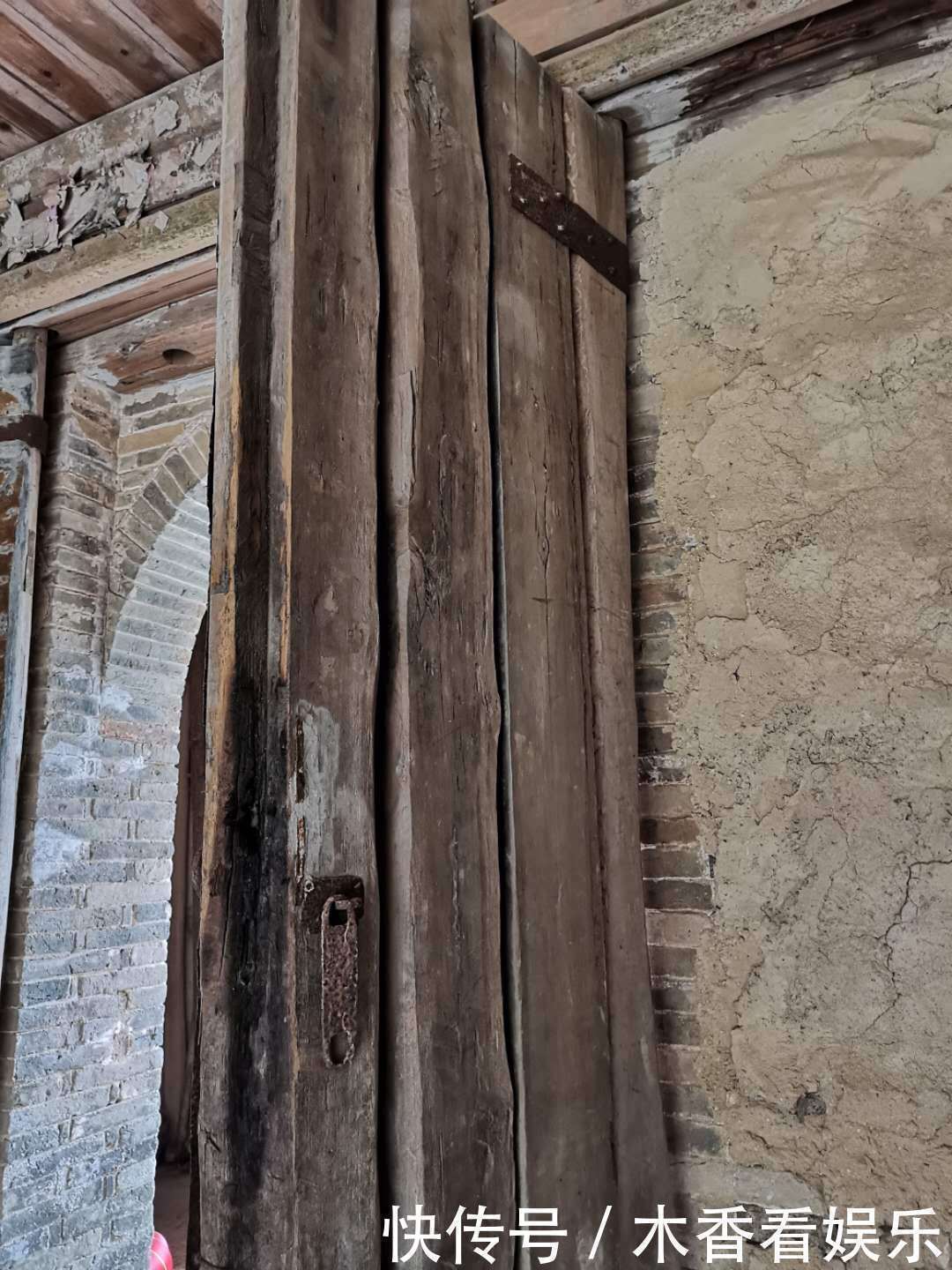 农村|第一次回农村老公家，被他家房子吓到了，这样的房子你们没见过！