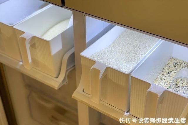 厨房|看了她家的厨房收纳场景，我甘拜下风！学会了你也是收纳“王者”！