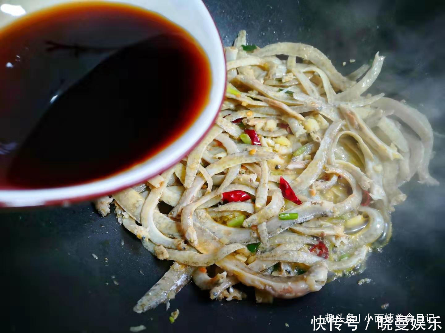 家里小孩缺钙的,可以经常吃这个菜,补钙增钙壮骨,身体强壮!