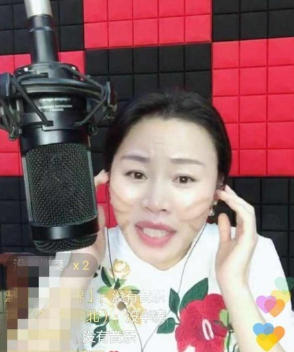 鳳凰傳奇|從年入千萬(wàn)到無(wú)人問津，因星光大道走紅的“草帽姐”，如今怎樣？