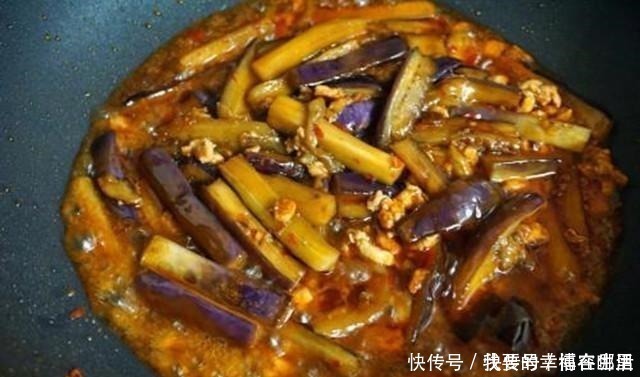 茄子|炒茄子，先放油可就错了，大厨想要茄子不腻不发黑，这样做