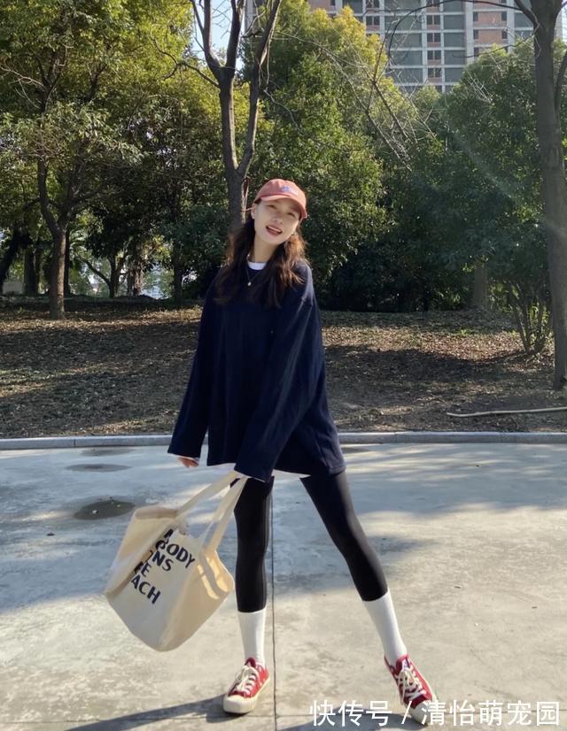 运动裤 卫衣下不兴“运动裤”了,今春流行“新穿法”,显年轻还巨时髦