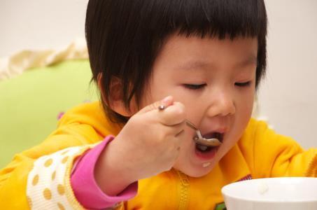 孩子|立秋后，别再给宝宝这样喝水，容易脾虚积食，影响孩子发育和长个