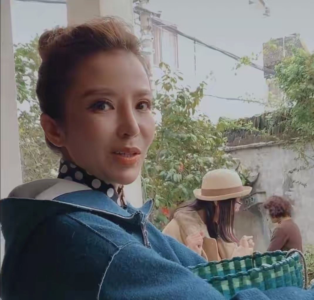 朱迅|没开美颜直播的朱迅,满脸皱纹皮肤松弛的特真实,是老阿姨!